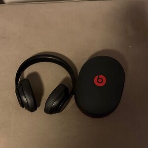 Beats Studio 3 Over the Ear Headphones